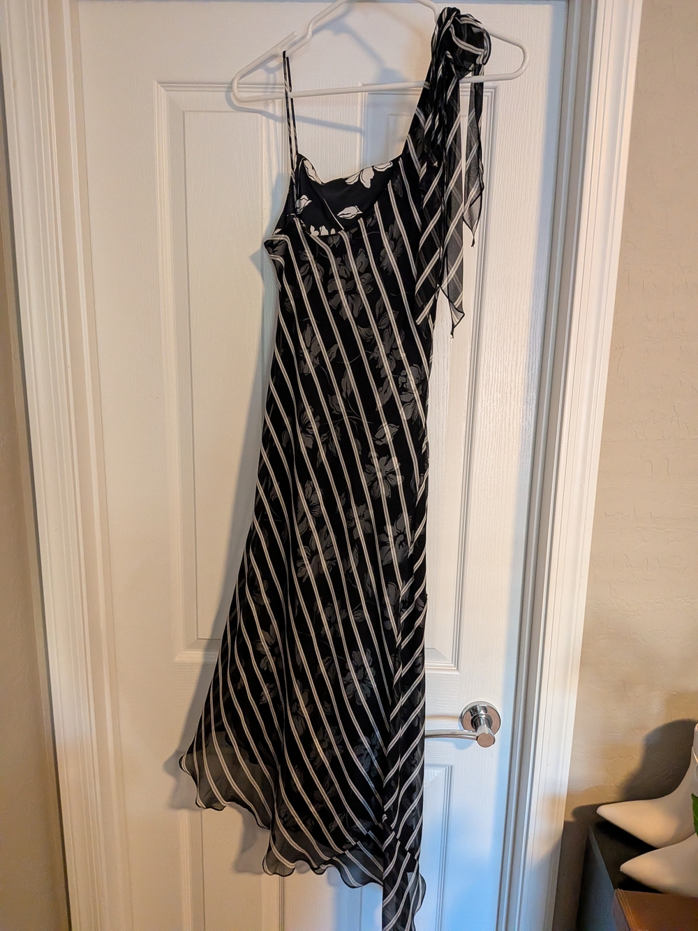Laundry By Shelli Segal Black and White One-Shoulder Slip Dress